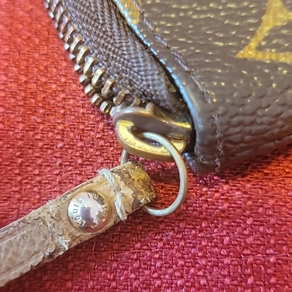 100% Authentic LOUIS VUITTON - Picture 3 of 9